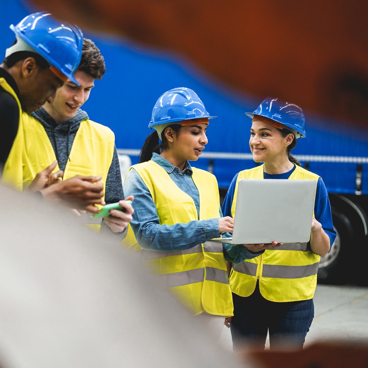 Hiring women has many benefits for both the company and the individual workforce. This article goes through why hiring women is in everyone’s best interest.

ft.com/content/e54558…