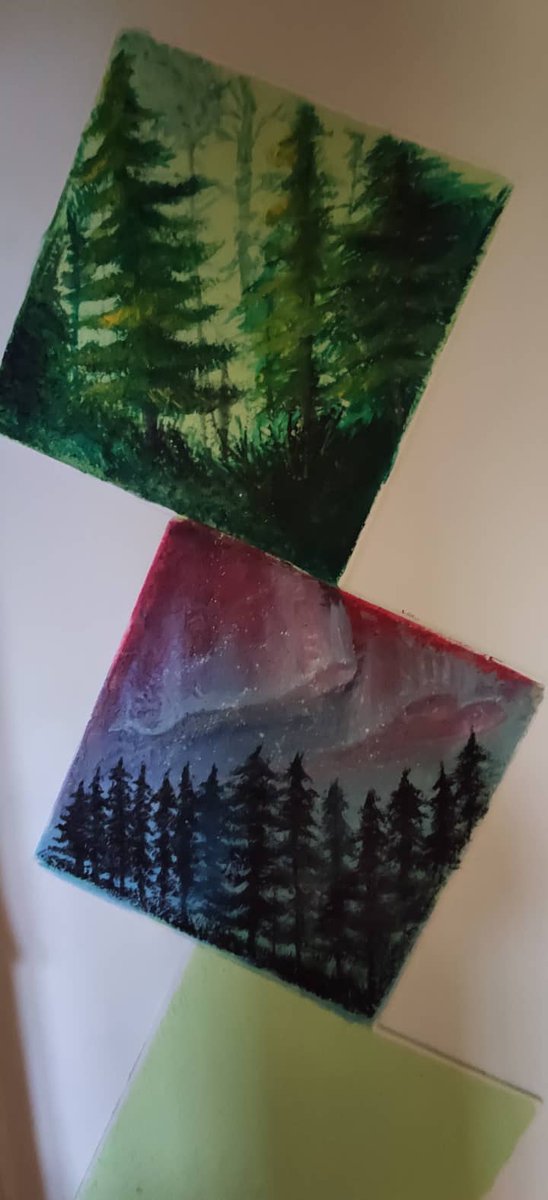 So I moved! I have these green things on the wall and I did not liked them that much, so I was thinking what could I do with it. These are the results, before and after.. and the 3rd one is still empty 😅 #wallart #artist #acrylicpainting #forest