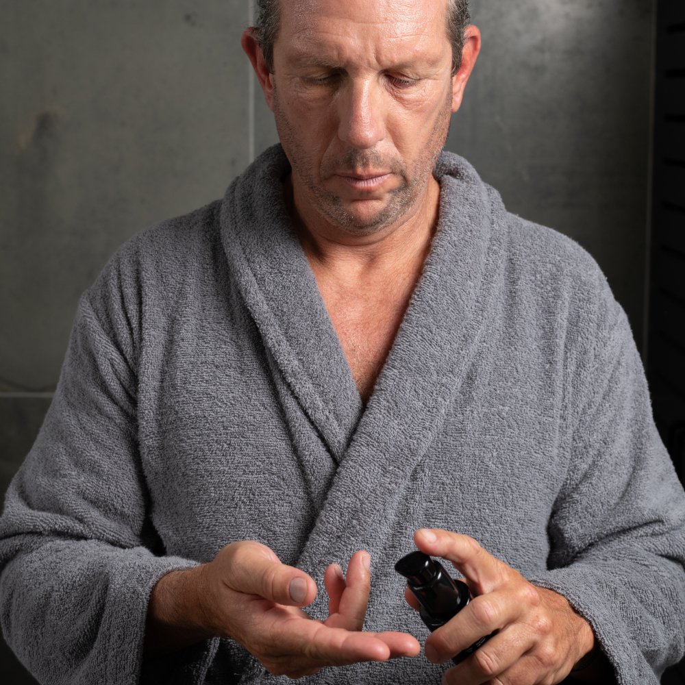 CanzonCBD's tweet image. What’s your favourite way to start the morning? 🌄 
Take a moment to enjoy a refreshing and hydrating feel from our new #BeautifulAging CBD Day Cream. ✨ With its signature amber colour, it helps restore the skin’s natural elasticity for a youthful and healthy glow!