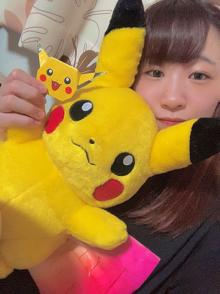 ash10720's tweet photo. 明日の会議嫌だな〜って何故か唐突に折り紙始めて苦戦してたらこんな時間🤷‍♀️
前にアウトレットで見つけたピカチュウ折り紙
子ども向けかと思って油断してた
おやすみなさい https://t.co/ZivLbrGpjN