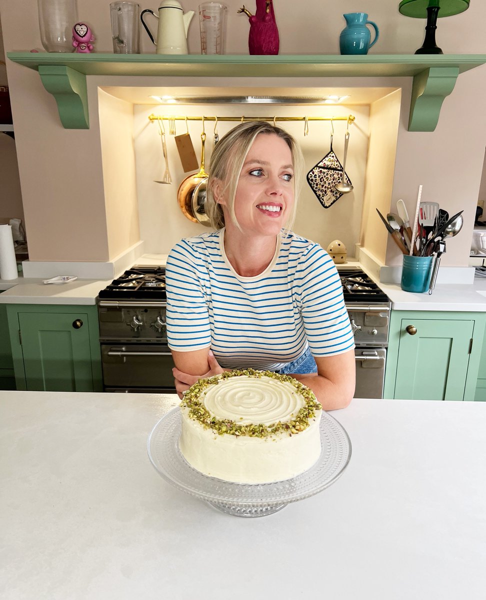 Classic Carrot Cake 🥕

@julietsear has created this delicious soft carrot cake with soft cream cheese frosting recipe exclusively for Rangemaster using her Elise 110cm Dual Fuel range cooker.⁠
⁠
Click here for the recipe: bit.ly/3S02ux5