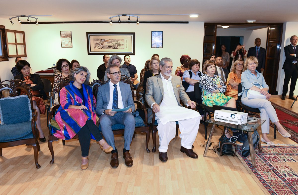 LuisMoraFe's tweet photo. Un grand merci à M. l'Ambassadeur de @PakinMorocco d'avoir reçu la rencontre d'hommage à Dr. Nafis Sadik ainsi qu'à tous les partenaires et amis de @UNFPAMaroc pour leur participation et témoignages émouvants https://t.co/ZVO10yE81V
