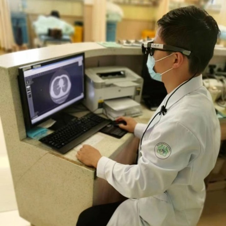 Rokid AR glass 2 can be operated hands-free and does not encumber doctors during their work while providing access to an information system.

Book a demo here 👉 bit.ly/3CFnULb
#Rokid #AR #Healthcare