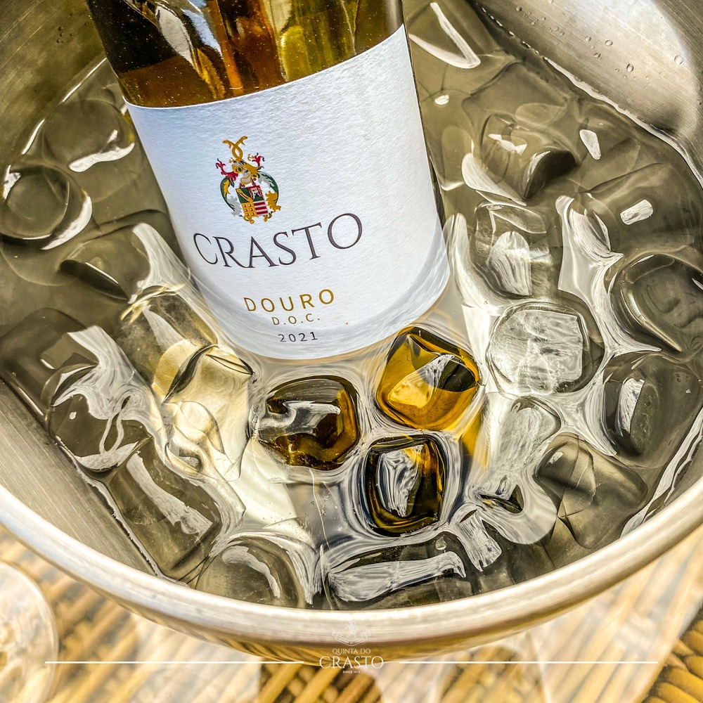 Enjoying the warm autumn afternoons in the #Douro tasting a Crasto White 2021. 😋💛✨
👉🏻 Find out more here: quintadocrasto.pt/crasto-white/?…
#CrastoBranco #CrastoWhite #Vegan #DouroWines #Vinhos #Wines #Wein #Weine #Vin #Vins #Vino #ワイン #와인 #Viini #VisitDouro