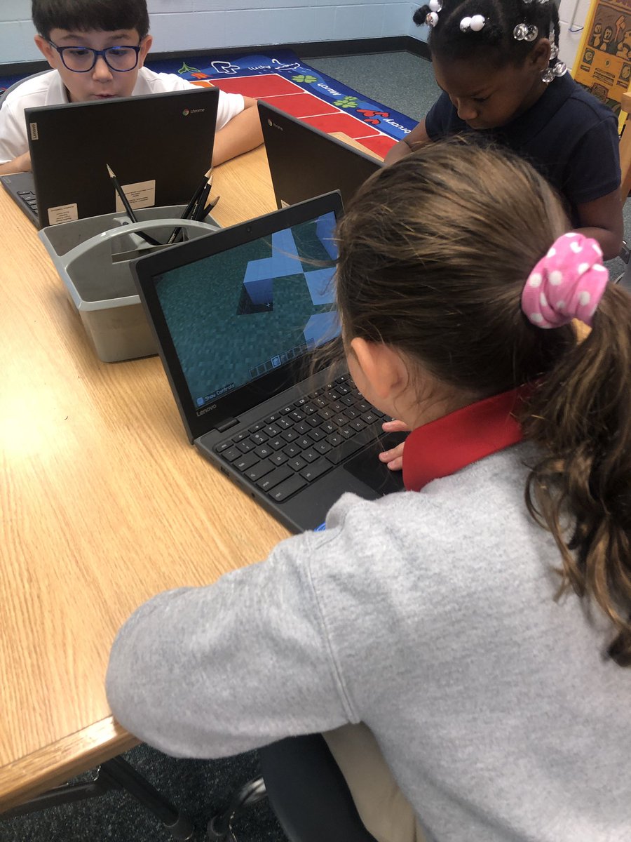 HeunLibrary's tweet image. Using MinecraftEDU to teach 2nd and 3rd grade students how to submit their building work in Google Classroom. Today we started with a build a house project and they ran with it! @Schaffner063 #Zone1derful @PlayCraftLearn