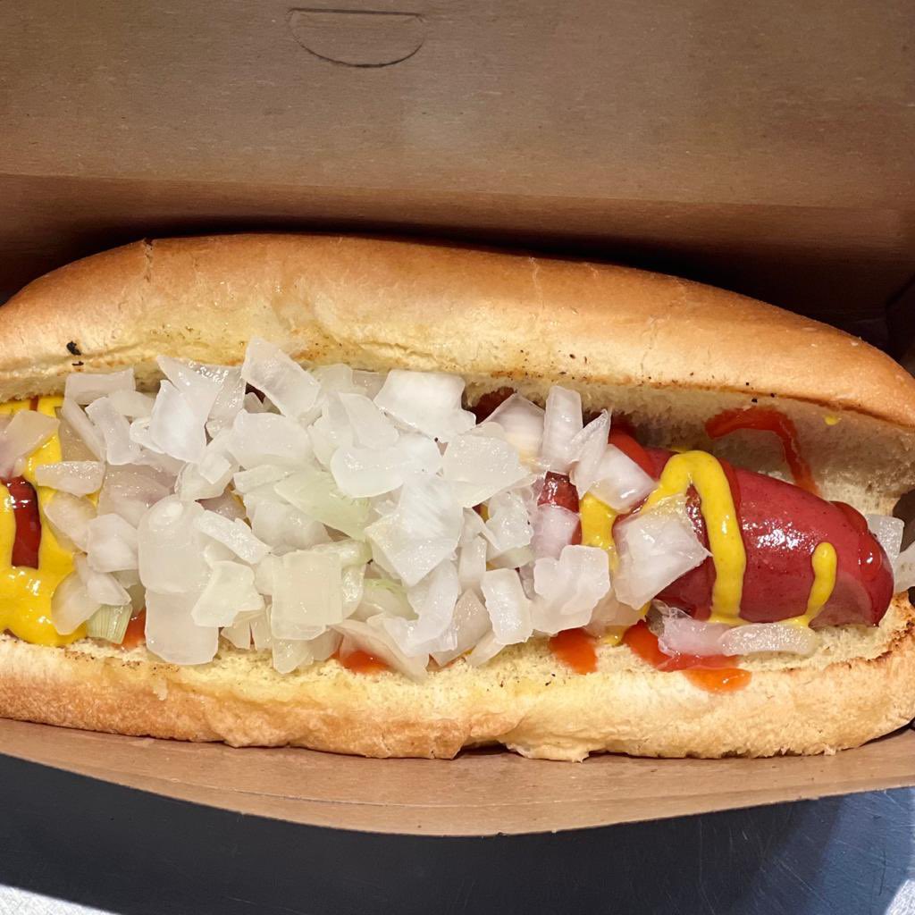 FancyFranks's tweet photo. Add onions 🤍 #fancyfranks #hotdogs https://t.co/GjdAcZ87ai