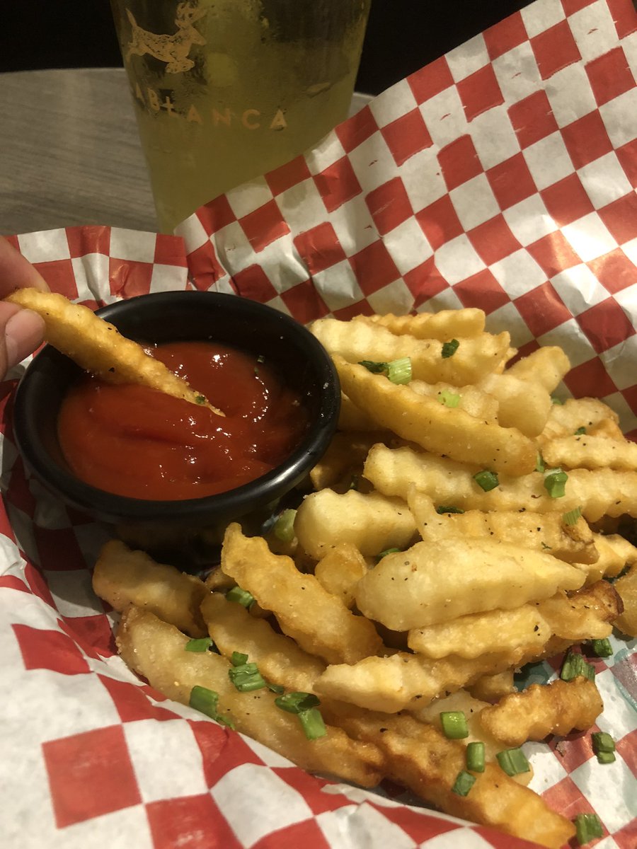 SumeHermosillo's tweet photo. #papasalafrancesa gratis comprando Cheves del Tap. #chevetktligth gratis en tu visita y mas. Promos todos los días checa el menú !!! https://t.co/YdItVbnVYM