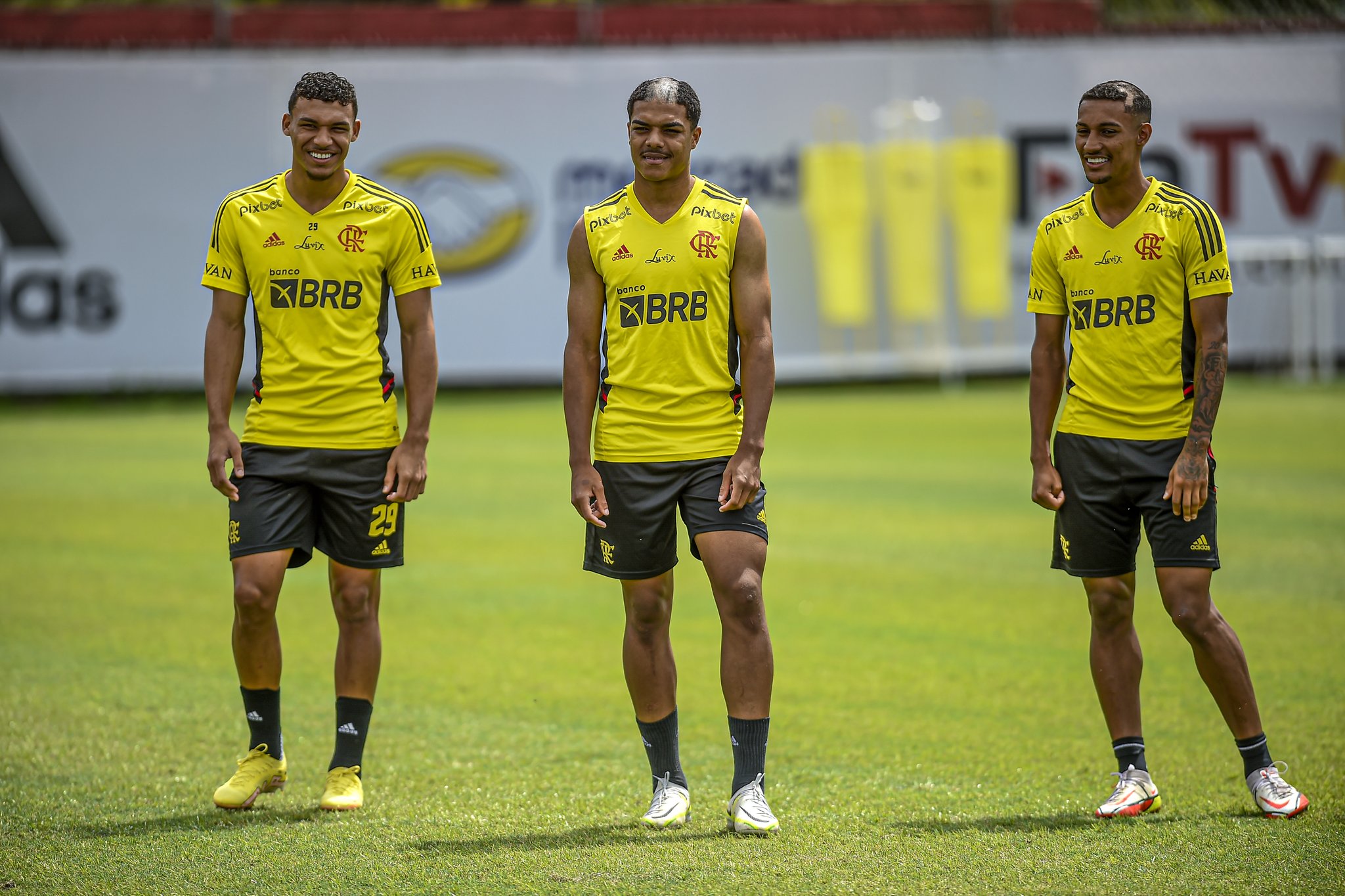 Com trote em garotos, Flamengo treina e Mateusão é novidade no time titular; veja os relacionados