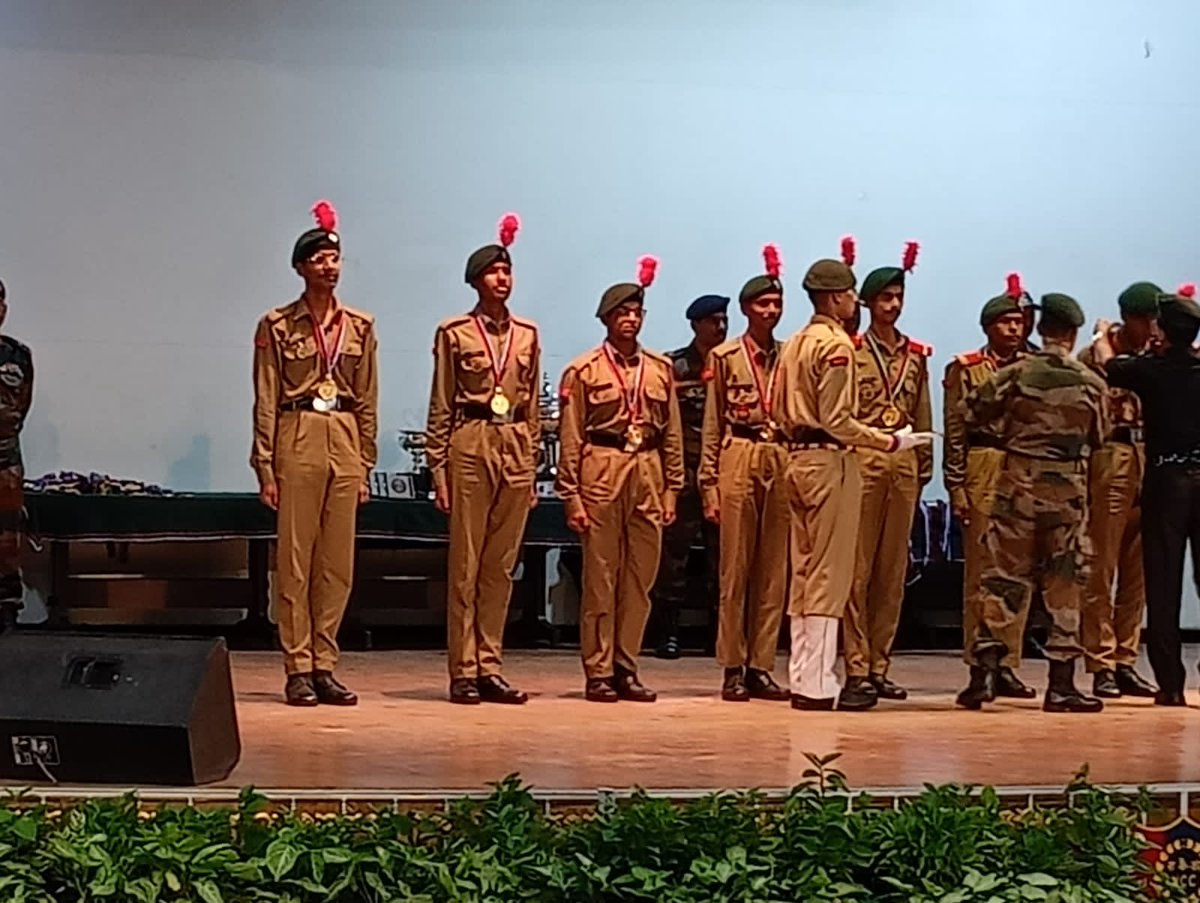 Namandhami6820's tweet image. The energetic vibe is another level when i click photo with all flags behind on me
#AITSC
@NCC_Dte_Gujarat @HQ_DG_NCC @ArvindKapoorTYG @DefencePRO_Guj