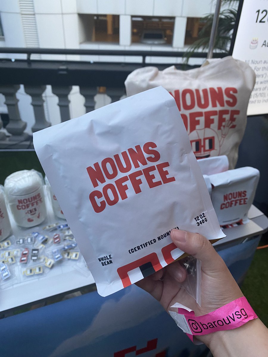 Thank you <a href="/nounsinsg/">NOUNSINSG ⌐◨-◨</a> <a href="/nounsdao/">Nouns.eth</a> for the coffee hehe guess I got real lucky for this 😘 Time for me to start my GM right!