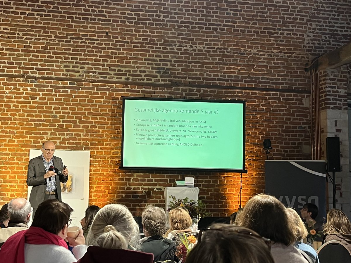AgroBelgie's tweet photo. Ook bijdrage van de enige echte Jan Willem van der Schans @JWvdS die alvast droomt van voortzetting bilaterale samenwerking tussen @NWStadslandbouw en @vvsg. @VLMtweet op de volgende 5 jaar!! 🥂 🎂 ❤️ https://t.co/gITySh8A1p
