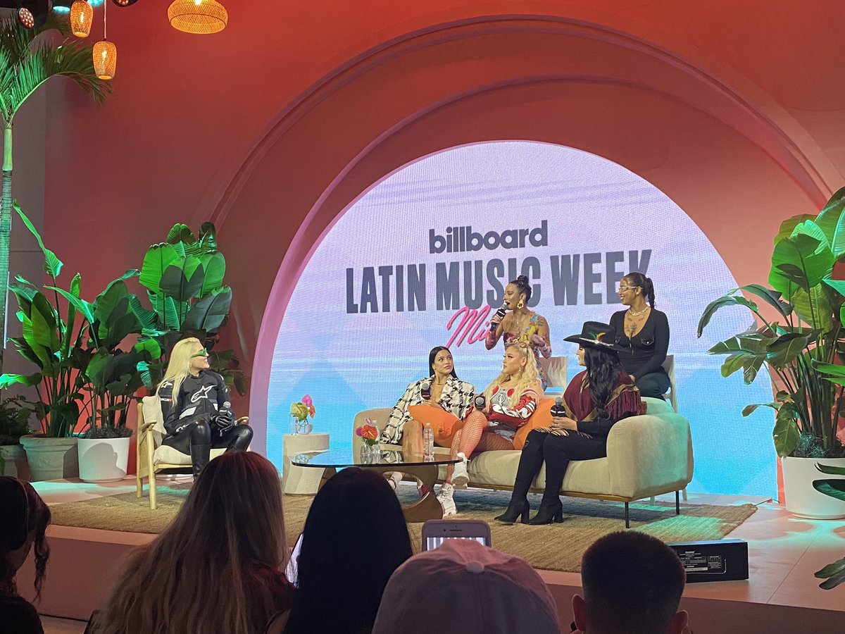itsfernannda's tweet photo. Women on the rise😍 GIRLPOWER HONEY! Con miii hermosa @soyelenarose , @emimernes_ @Mariahangeliq @tokischa_ @NissRosenthal y #LiliZetina @billboardlatin #BillboardLatinWeek https://t.co/0WfrYOFMQV