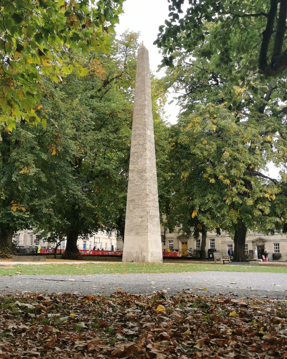 StudyAbroadBath's tweet photo. On our return to Bath there was a definite shift in the weather. The air is cooler, the skies greyer and the leaves are starting to turn. But Bath still looks beautiful, especially Queen Square shown in the pictures here 🍂🍁

#ASEAu22 #studyabroadbath  #usukstudyabroad #asebath https://t.co/O9h4fdFHnZ