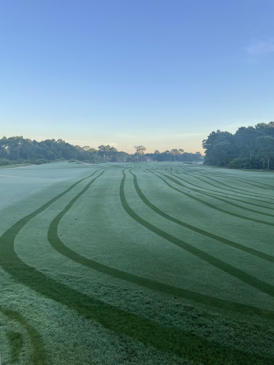 StewardsofTurf's tweet photo. .@ClayCGCS of @PGAVillage is finishing the season with some help from #Cutless. Anyone up for a round? https://t.co/DmFTqwkd0J