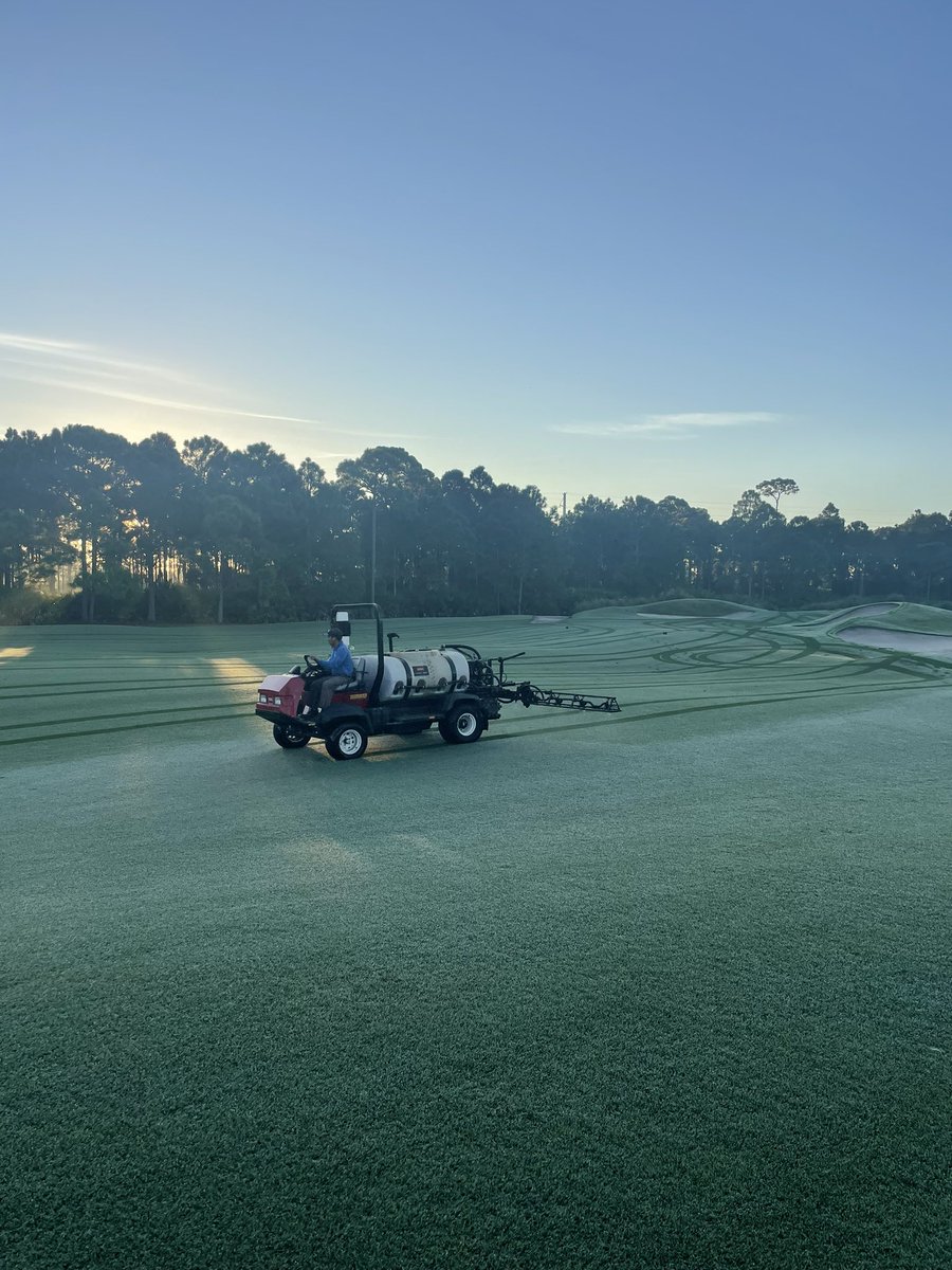 StewardsofTurf's tweet photo. .@ClayCGCS of @PGAVillage is finishing the season with some help from #Cutless. Anyone up for a round? https://t.co/DmFTqwkd0J