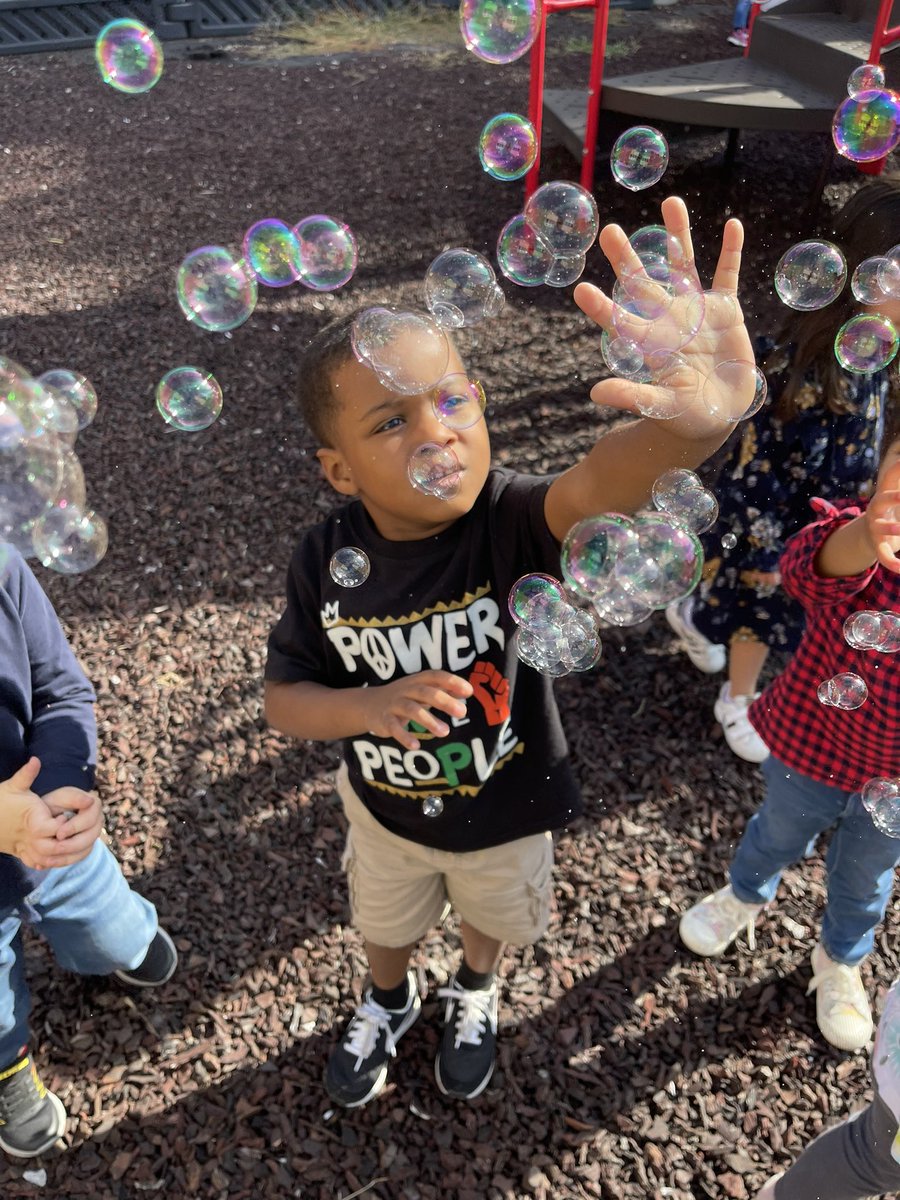 PreK_rocks_'s tweet photo. My eyes love bubbles! 🫧🫧🫧🫧 @BrookridgeSMSD #earlyedSMSD @theSMSD https://t.co/LDU4bZoTYr