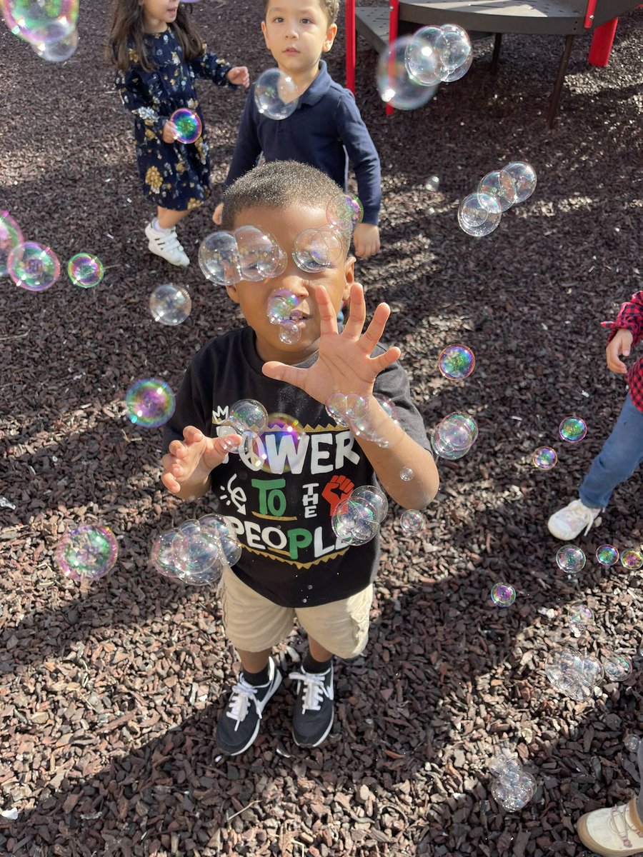PreK_rocks_'s tweet photo. My eyes love bubbles! 🫧🫧🫧🫧 @BrookridgeSMSD #earlyedSMSD @theSMSD https://t.co/LDU4bZoTYr