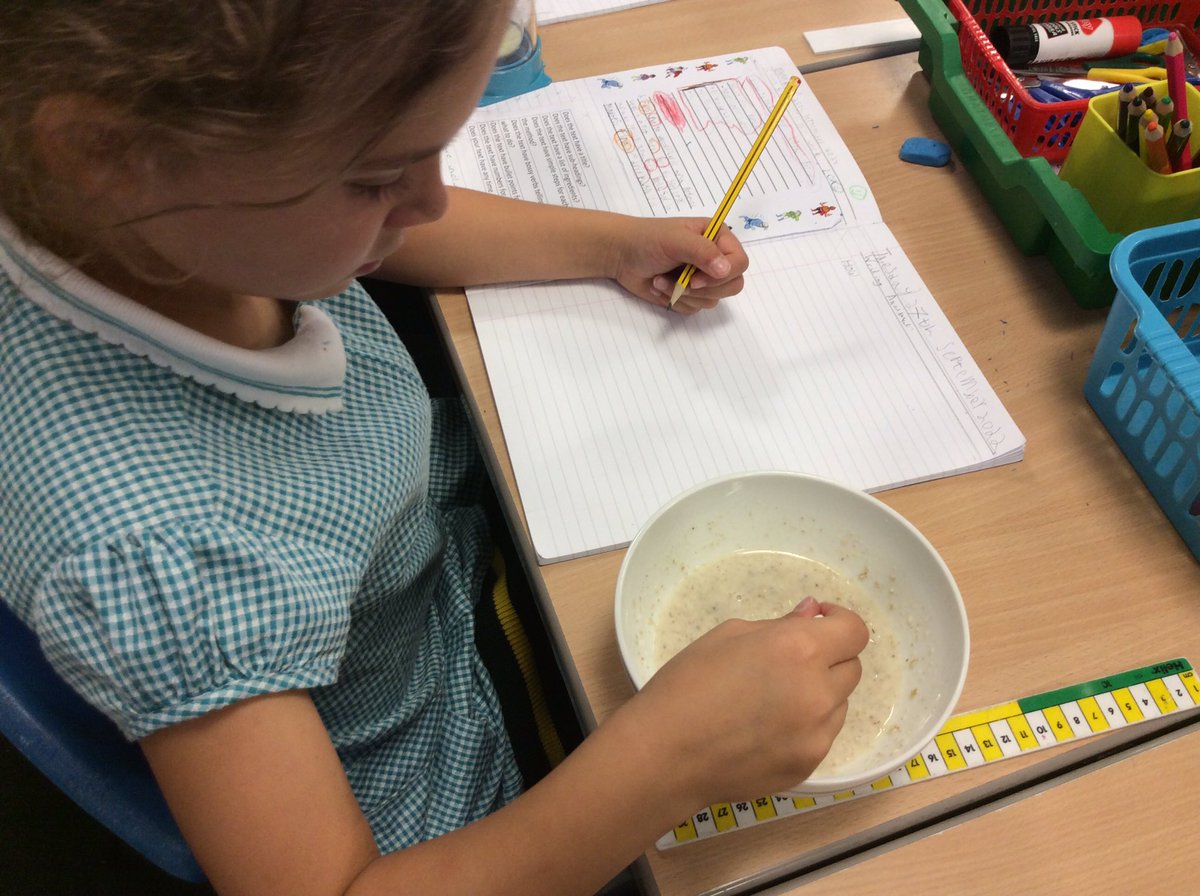 MrsBridgeEPS's tweet photo. Y2 have been making instruction on how to make porridge for Goldilocks #WeAreBrightFutures https://t.co/dFUUedLgG5