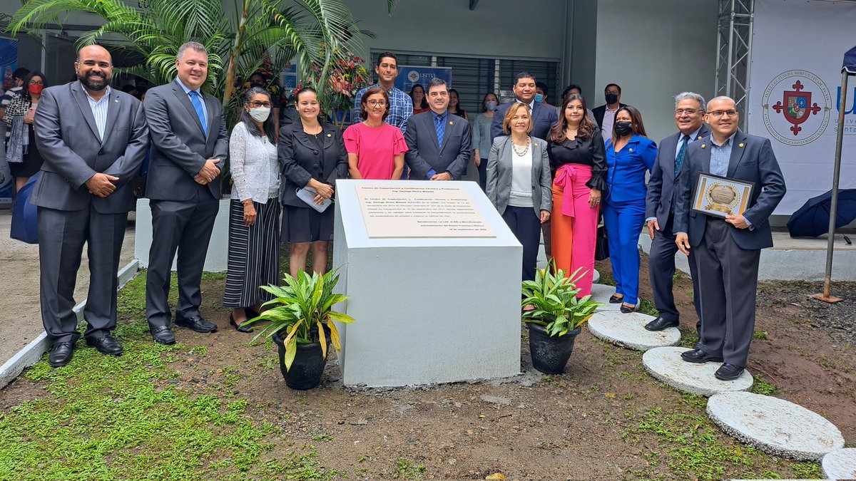 USMApanama's tweet photo. 🌟 Develación de placa conmemorativa.
#CCCTP #5años #USMAPanamá https://t.co/wxtBQHPvdn