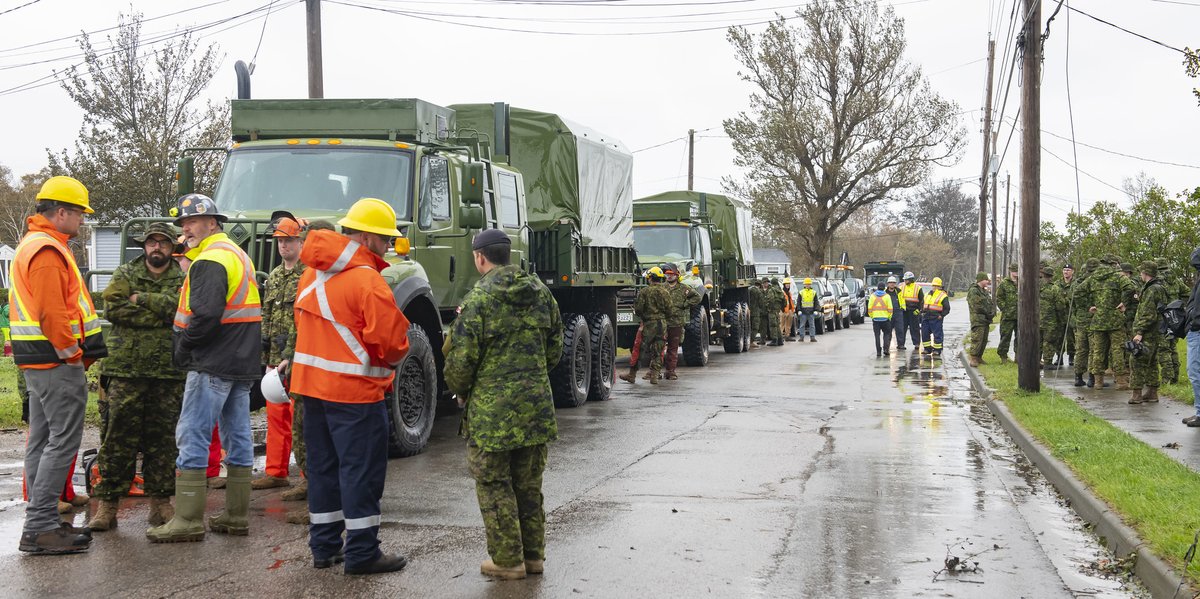CanadianForces's tweet photo. The clean-up is on in Atlantic Canada in the aftermath of #HurricaneFiona. Shown in the photos, #CAF members on the ground helping clear debris in Nova Scotia. #OpLENTUS
📸 Corporal Brad Upshall, 5th Canadian Division Public Affairs https://t.co/BbQDPqHgR0