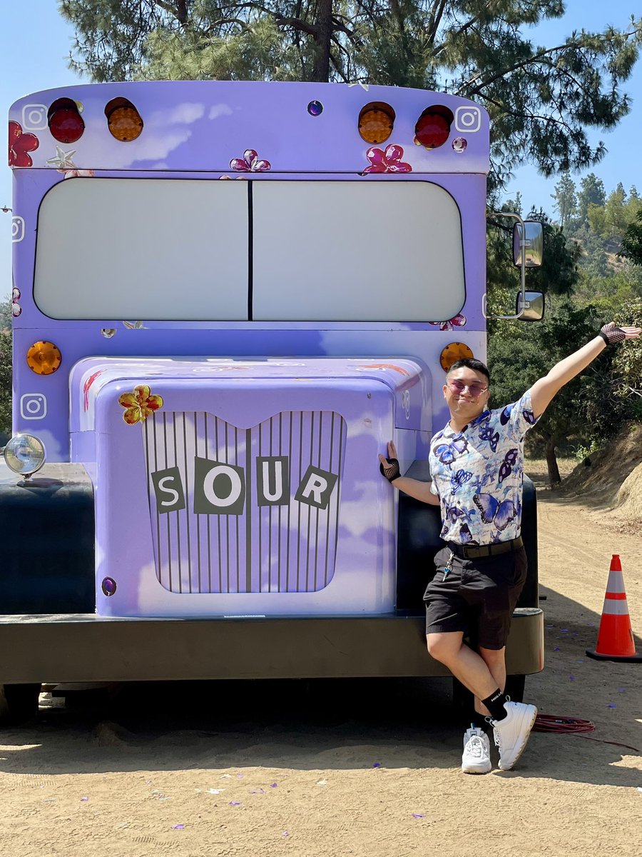 jonaweenie's tweet photo. missing every stop of #SOURTOUR i’ve been to a little extra today. this #SOURTOURtuesday got me reminiscing on all the amazing memories i made with liv and livies on this tour!! 🥹💜🦋✨ @oliviarodrigo @LiviesHQ #SOURTOURportland #SOURTOURseattle #SOURTOURlosangeles https://t.co/b2h1MmVbmA