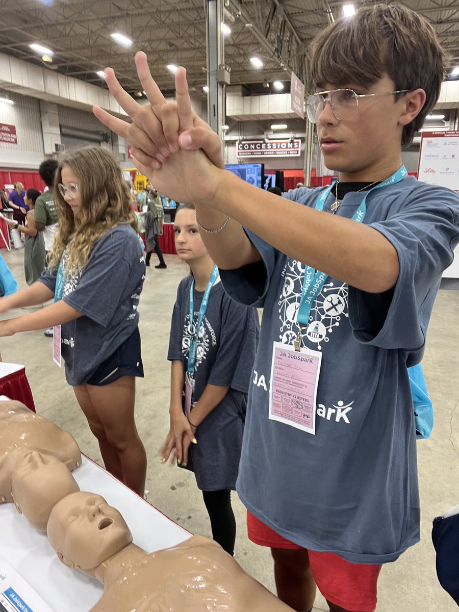 loren_mrs's tweet photo. Our eighth grade AVID students @CarmelMiddleSch did an awesome job learning about their career options at JA JobSpark. #JAJOBSPARKINDY https://t.co/WA3nlWVf2e