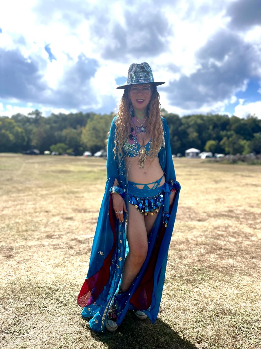 Francescadiva's tweet photo. There is only today to become your SPARKLE SELF! Outloud. In gracious authenticity &amp; courageous vulnerability. 2 Spots remain this year for COUPLES Tantric Sensual Healing FULL DAY Immersions. https://t.co/g9SWAkRAgL https://t.co/bfa51gKNbm