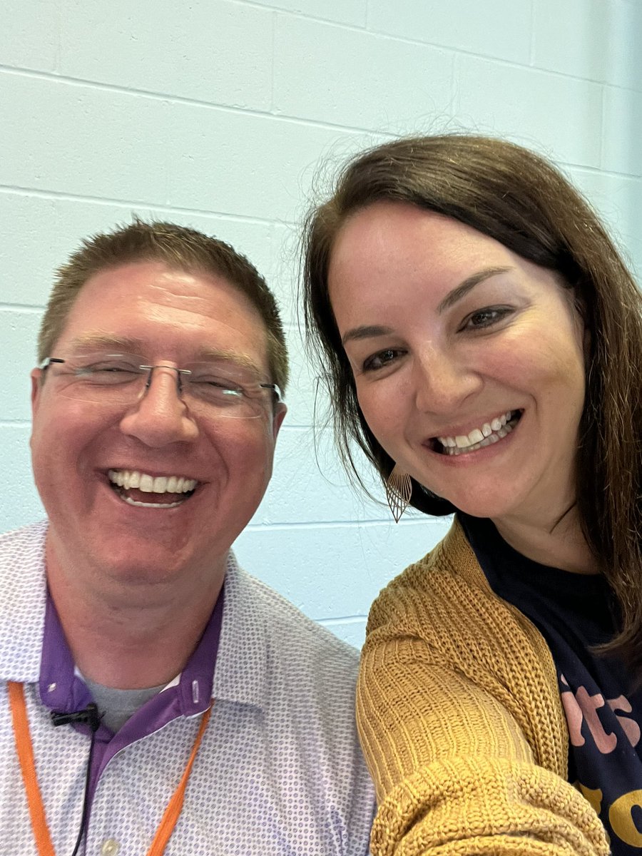 Jenny_B_Hall's tweet photo. Edtech learning at its best! @mrbancroft13 #bettertogether #dodea #dodeaet https://t.co/aYWbxLQxiG