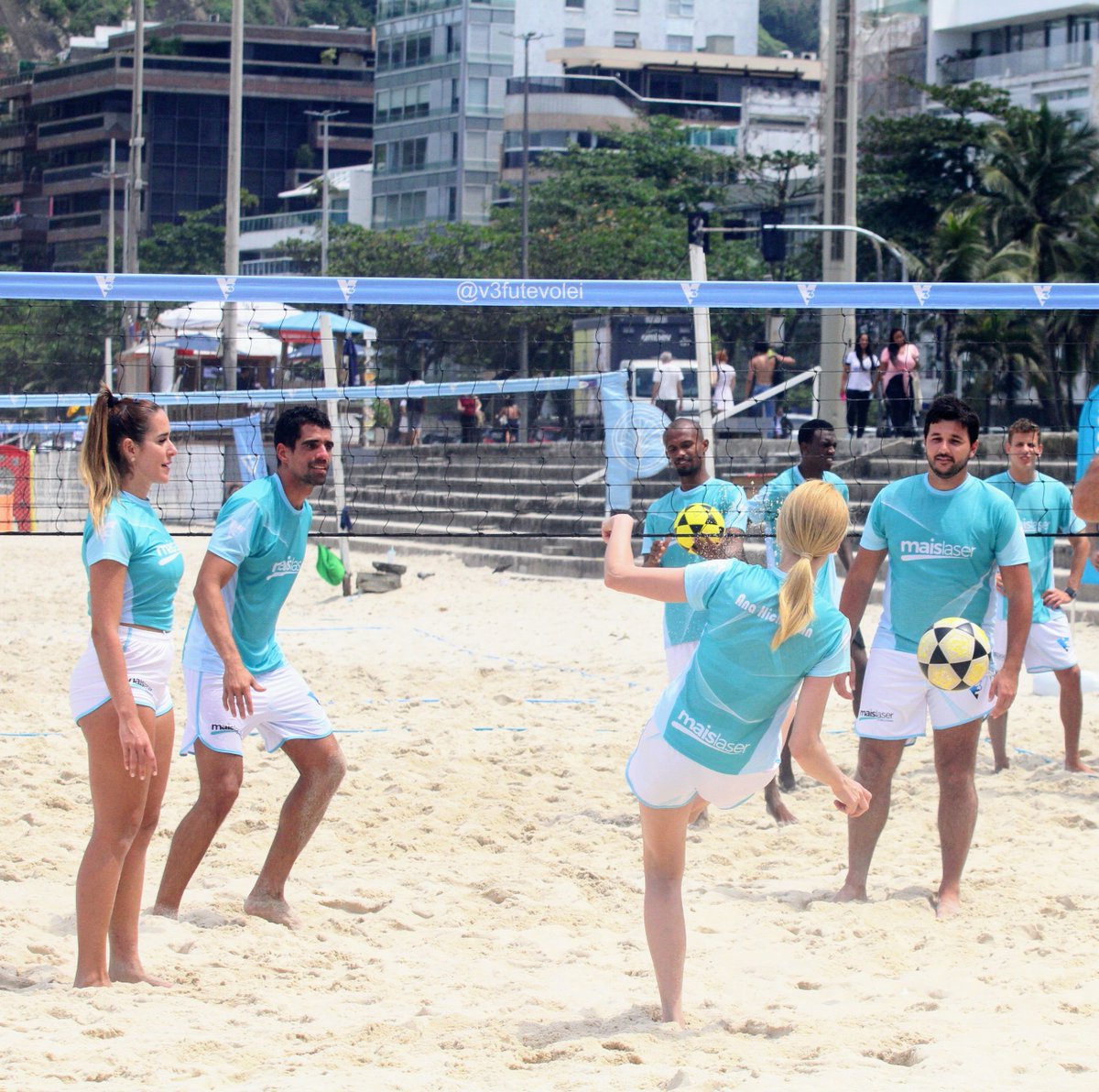 sitenatelinha's tweet photo. Plin! Ana Hickmann passando na sua time jogando futevôlei na praia do Leblon (RJ). 😱🏐

📷AgNews https://t.co/shR9OPSRLr