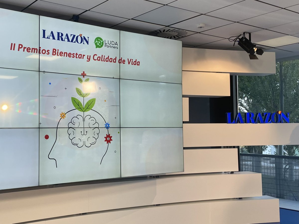 larazon_es's tweet photo. El esfuerzo por cambiar o mejorar aspectos de nuestra sociedad es una labor que requiere dedicación, creatividad e innovación por parte de los profesionales y las empresas. Hoy celebramos los II #LRPremiosBienestarYCalidad de @larazon_es para recompensarles por ello https://t.co/s7Pk8IW7VJ