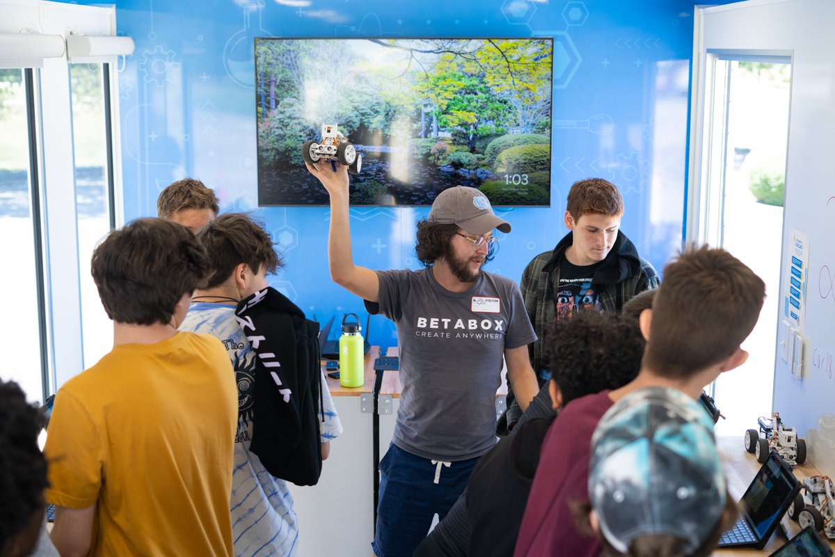 NewHanoverCoSch's tweet photo. Thank you, Senator Lee and Betabox Learning, for visiting the district and our students @AHSEagle.  
Beatbox has partnered with NC to address learning loss through onsite field trips using mobile labs. Exposing students to STEM using drones and robotics. #nhcsleadingtheway https://t.co/BtQeWpopdf