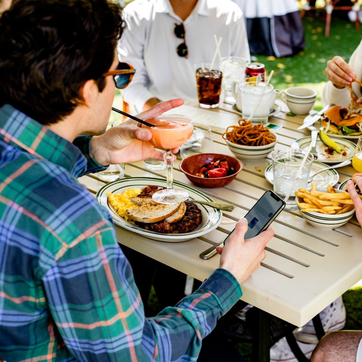 Join us for lunch every Monday-Friday!

#berghospitality #bblemon