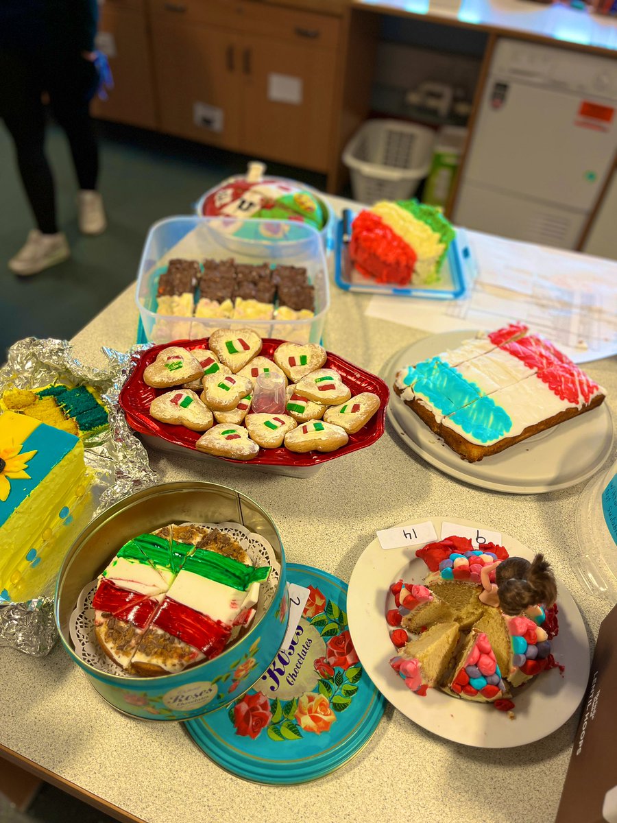 mrrickettsmfl's tweet photo. And some amazing work with our Great International Bake Off π Lots of star baker worthy treats I would say @PrueLeith @PaulHollywood π§ @Caludon #worldlanguagesweek https://t.co/iRPkxDXMYt