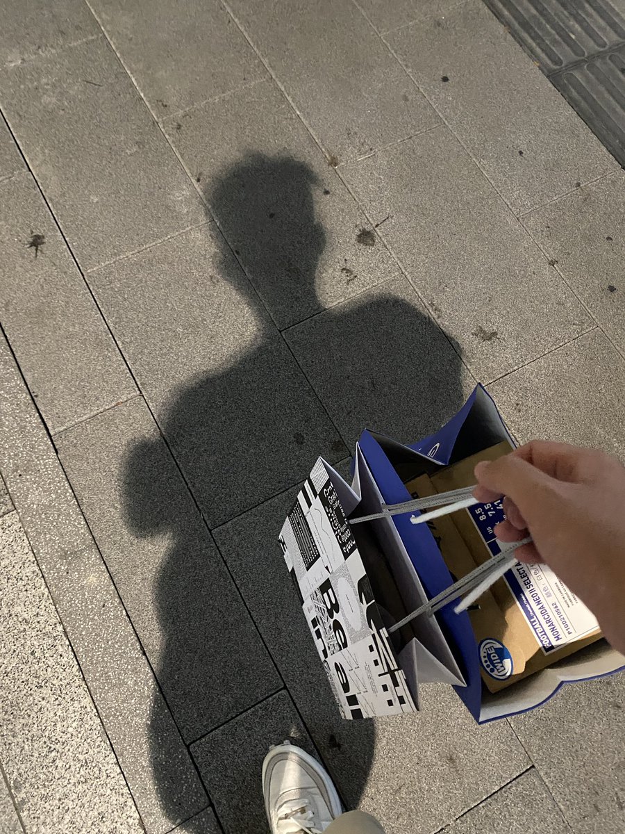 lt5166757dl's tweet photo. 早知道就不出门了 https://t.co/tiLxvhU8Lr