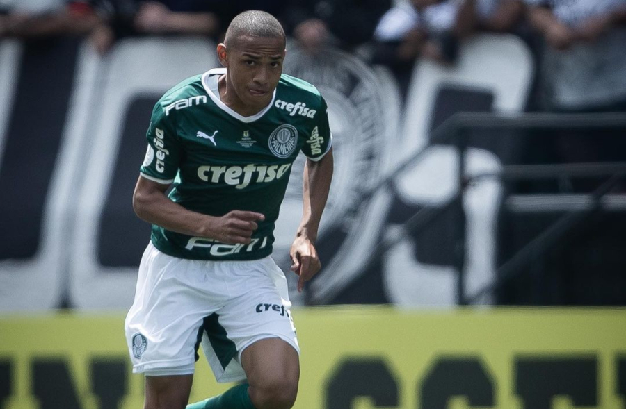 torcida_es's tweet photo. Filho de Marcelo Pelé, Jhon Jhon é campeão brasileiro sub-20 pelo Palmeiras - veja mais em https://t.co/kLUzvUD9Ei https://t.co/EGnvtPaeIB