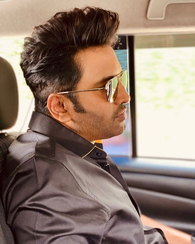 Santa_Gps29's tweet photo. #Santhanam 
#kickfirstlook #Agentkannayiram
#GuluGuluOnSunTv https://t.co/1To7Q5Inci