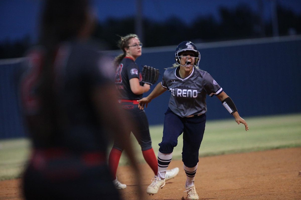 elrenosoftball's tweet photo. Tonight's the night for these four! Come out and support El Reno Softball as we honor our seniors: Chenoa White, Kira Taber, Hayden Wyles, and CC Medders. We take on the OKC Broncos starting at 5pm for the jv game, senior ceremonies at 6:15, and varsity game to follow. https://t.co/MRcOe8droL