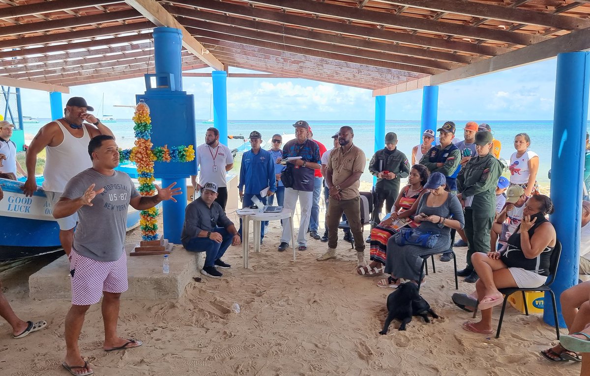 Minpescave2's tweet photo. #Ahora | Gobierno Bolivariano instala Comité de Seguimiento junto a pescador@s de Los Roques, en vísperas de zafra de Langosta, que inicia el 1ero Oct. Se debate normativa para extracción y comercialización, así como garantías de preservación del recurso.
#TurismoAutosustentable https://t.co/fOyCXPlzWC