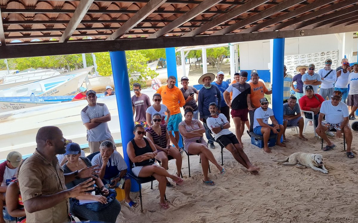 Minpescave2's tweet photo. #Ahora | Gobierno Bolivariano instala Comité de Seguimiento junto a pescador@s de Los Roques, en vísperas de zafra de Langosta, que inicia el 1ero Oct. Se debate normativa para extracción y comercialización, así como garantías de preservación del recurso.
#TurismoAutosustentable https://t.co/fOyCXPlzWC