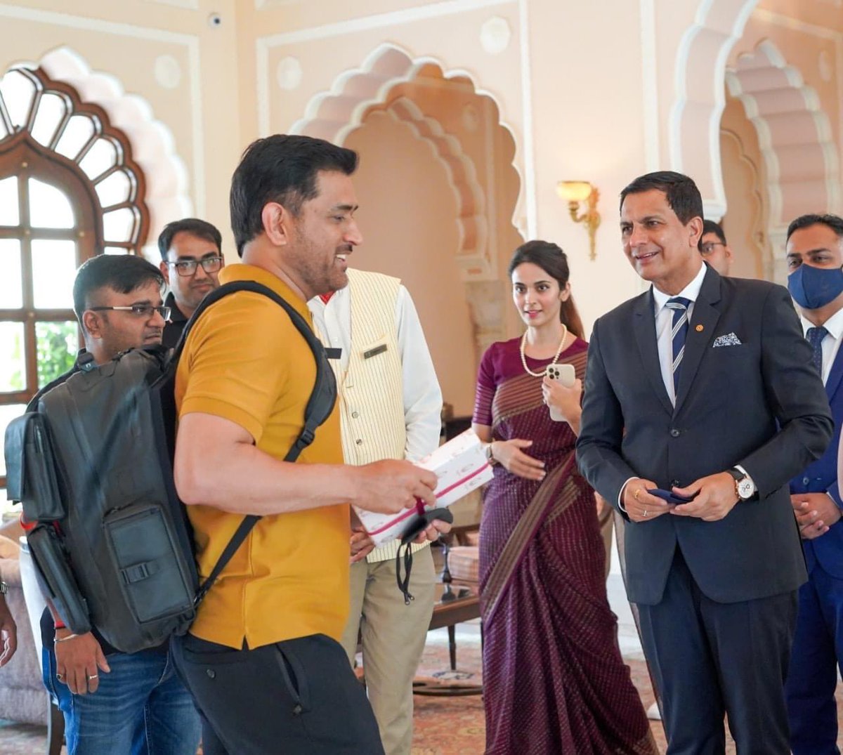 CSKFansOfficial's tweet photo. All eyes on Thala. 

#Dhoni #MSDhoni 🔥💛 https://t.co/CnJfltrc3q