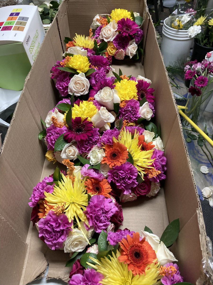 ExquisiteTam's tweet photo. More Gala florals #exquisiteensembles #blackgirlflorists #diaperbank #blaxfriday https://t.co/Pl0KyK3KhV