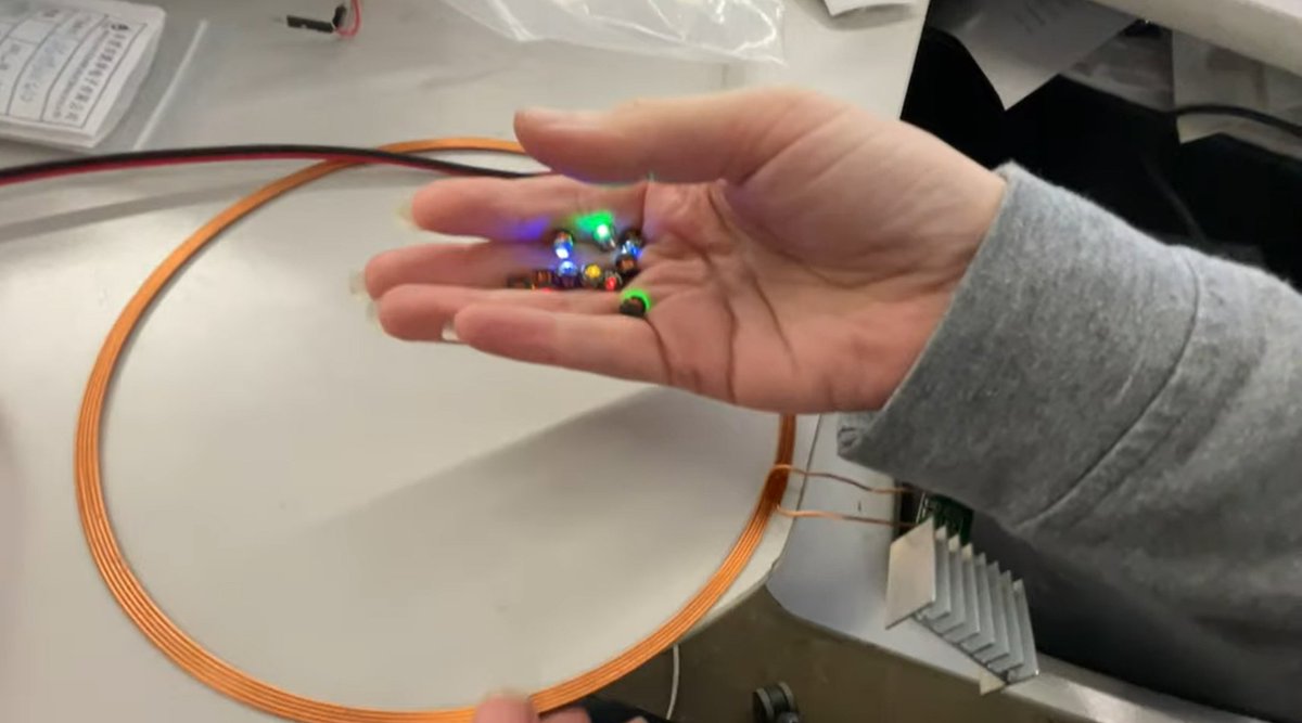 PlayfulHomeLab's tweet photo. Credit video: Adafruit, watch here:https://t.co/5R1Siw97OW
Large Inductive Coil and 10 Wireless LED Kit - 24V - $29.95 

It uses electromagnetic fields and inductive coupling to pass power through the air to light up little LEDs soldered onto coils.

#DIY #electronics #Artists https://t.co/EHlo0s4NeY