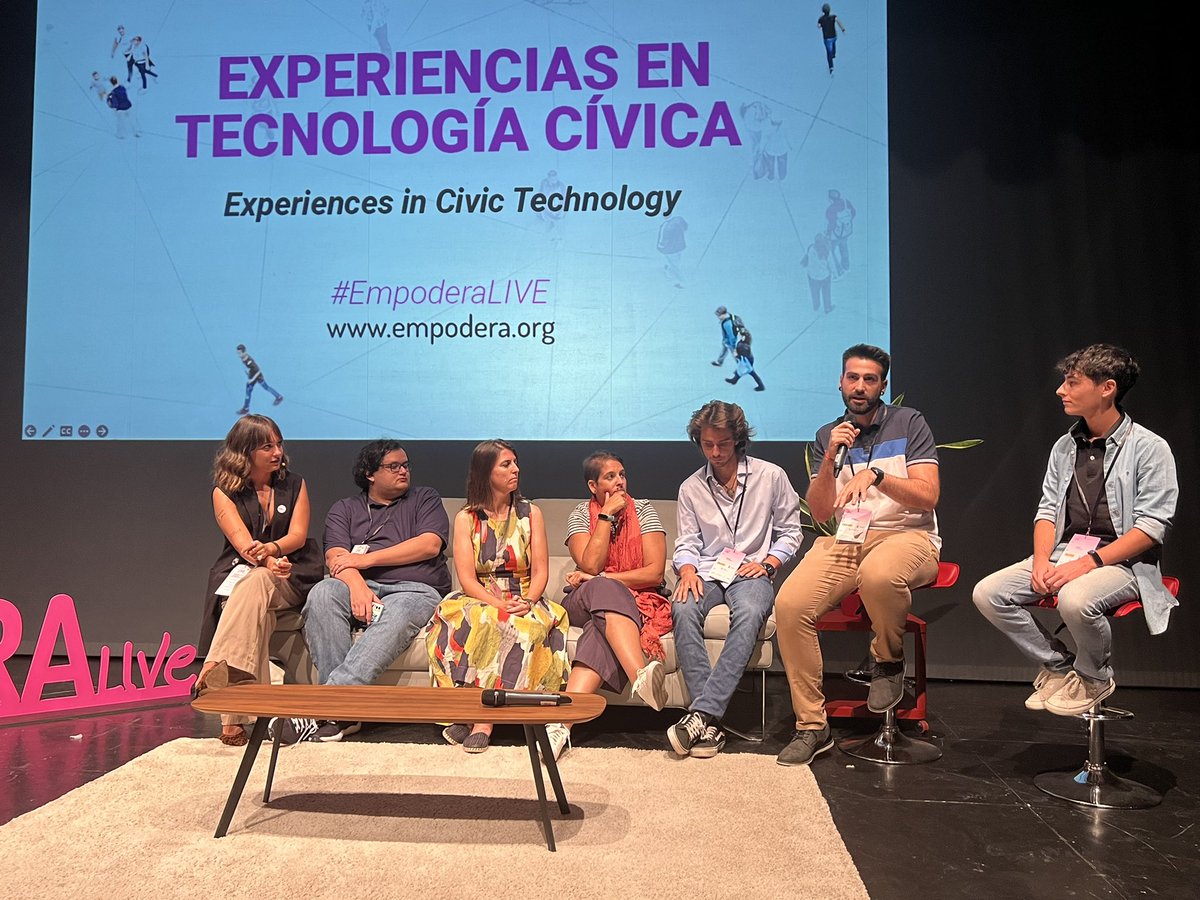 ciberyolanda's tweet photo. ¿Qué sociedad digital queremos construir? https://t.co/Hgeibd8irA blueberryMalaga, RoyalPatreons, innovación educativa de la Fundación Jose M. Lara, Diseño Social, https://t.co/3XJA1Ssm3k, SekLab, Lacara buena del mundo, muchos mas #JamSesion #EmpoderaLIVE https://t.co/cyKIHXdfR1