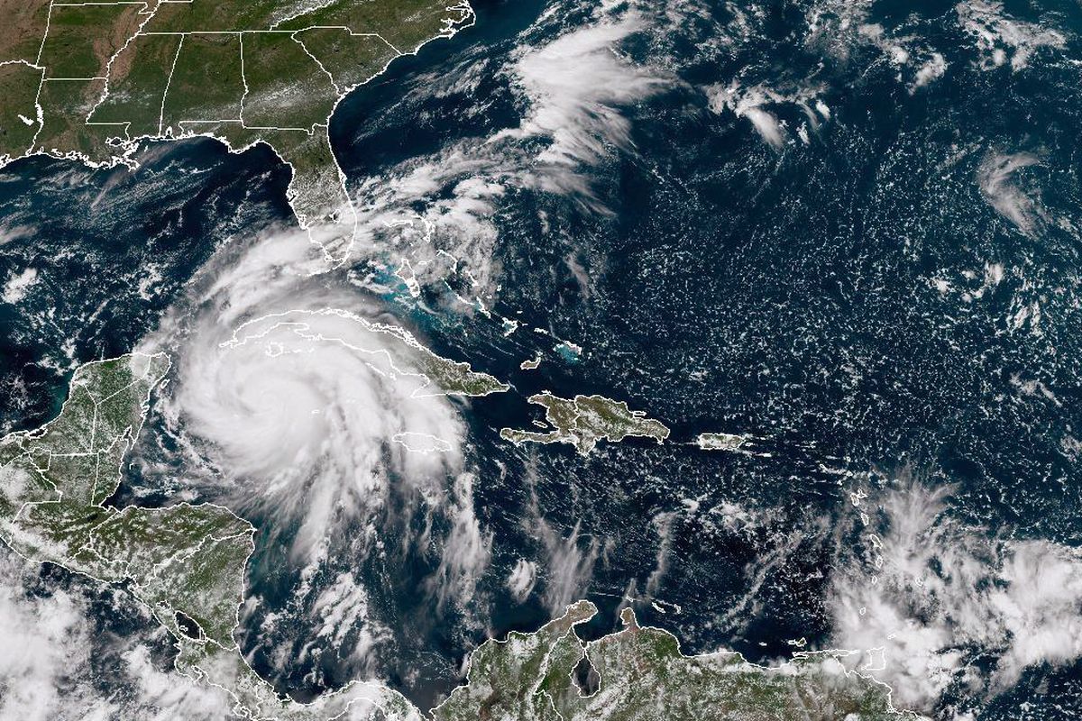 EyeInstituteWFL's tweet photo. ⚠️ Attention: In anticipation of 🌀 Hurricane Ian, our offices are closed for the rest of the day through Thursday, September 29th. We hope that everyone makes their preparations and stays safe! https://t.co/1se7kyfDk0