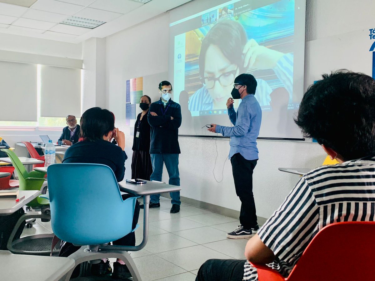 MCCD_UAQ's tweet photo. 📍 #ExtraEscolaresMCCD | 33° Encuentro Nacional AMIC📋
"Una mirada hacia la construcción del gusto en comunidades virtuales" es la ponencia con la que participó nuestro alumno de la 4ta Generación, @HSoriaE en @AMIC_com
¡Muchas felicidades! #OrgulloMCCD https://t.co/LUqbl8rrni