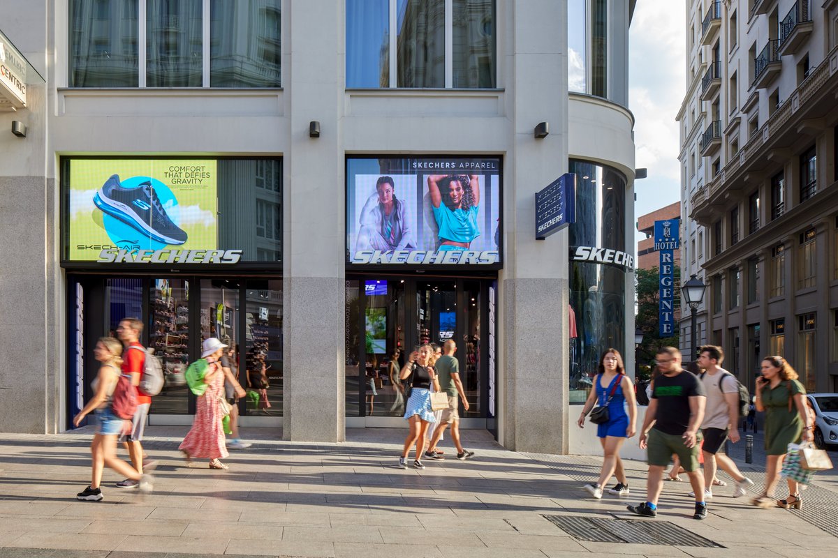 LucreciaAldao's tweet photo. SKECHERS abre su primera "flagship store" en Madrid
#Skechers @SkechersSpain amplia su presencia en España con la apertura de una "flagship" en la Gran Vía, una de las zonas comerciales más deseadas de España por las firmas de #moda.
#multimedia #commtec
https://t.co/zl05FOLJl9 https://t.co/6XcG0CoSoA