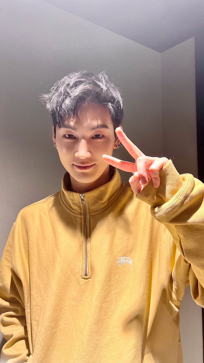 cdnzarecords's tweet photo. [📸] Today‘s JAY B

#JAYB #제이비 #CDNZARecords #카덴차레코즈 https://t.co/XOaA0Mmnls