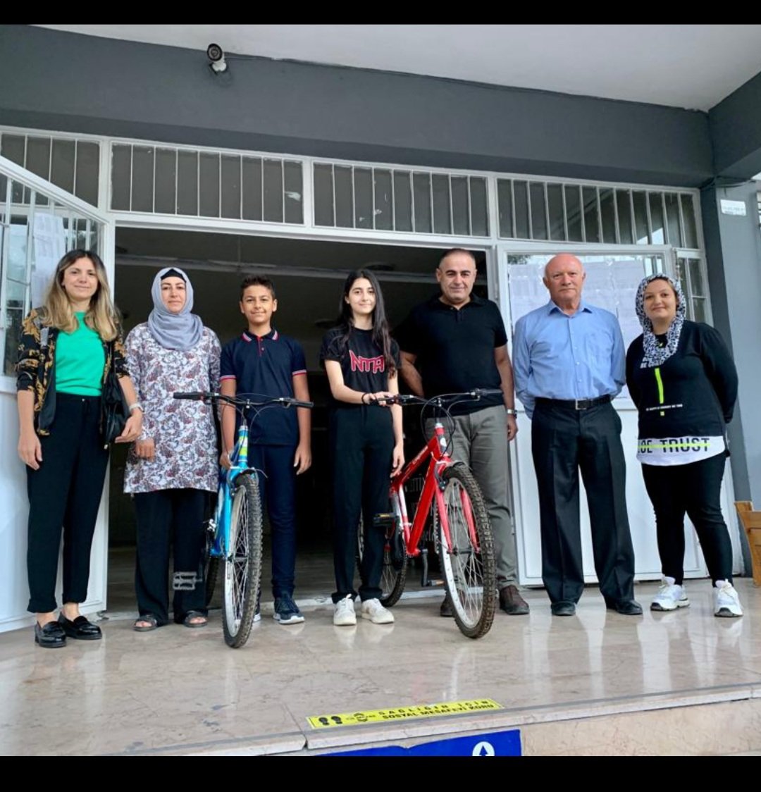 Ctinaztepeoo's tweet photo. Lgs de başarılı olan okulumuz öğrencilerine bisiklet hediye ettik.@tcmeb @SeyitAliBuyuk @AhmetTecimen https://t.co/R2Ul1Gn1dG