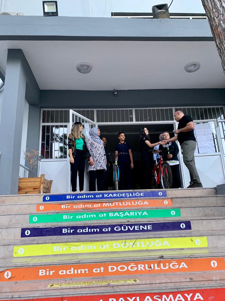 Ctinaztepeoo's tweet photo. Lgs de başarılı olan okulumuz öğrencilerine bisiklet hediye ettik.@tcmeb @SeyitAliBuyuk @AhmetTecimen https://t.co/R2Ul1Gn1dG