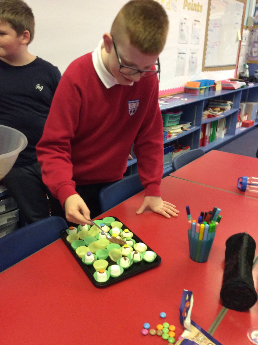 P7/6 enjoyed making Tophats today. Hopefully we can remember the steps to help us write a detailed set of instructions tomorrow. <a href="/BrambleBraeSch/">Bramble Brae School</a>